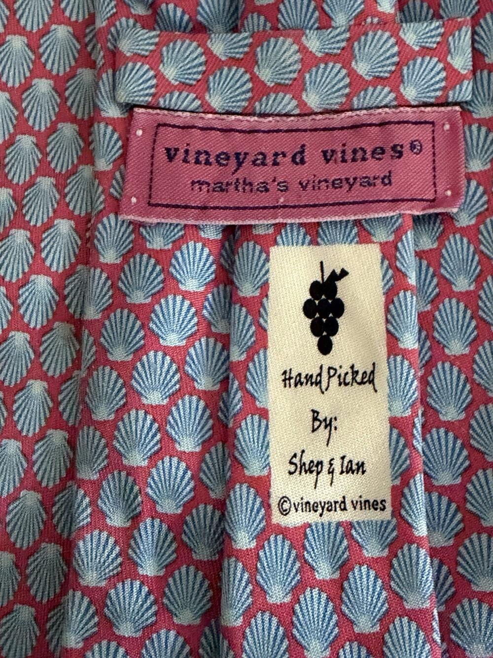 VINEYARD VINES Mens 100% Silk Tie Sea Shells Made in USA Red Vintage Scallop